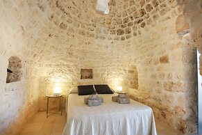 TD Trulli Albapetra Pool Olive Trees