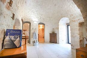 TD Trulli Albapetra Pool Olive Trees