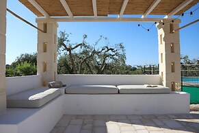 TD Trulli Albapetra Pool Olive Trees