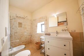 TD Trulli Albapetra Pool Olive Trees