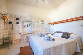 TD Trulli Albapetra Pool Olive Trees