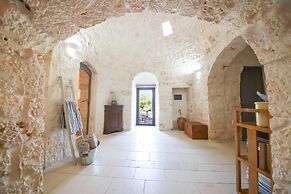 TD Trulli Albapetra Pool Olive Trees