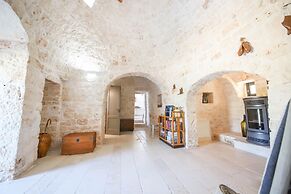 TD Trulli Albapetra Pool Olive Trees