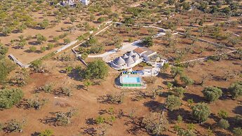 TD Trulli Albapetra Pool Olive Trees