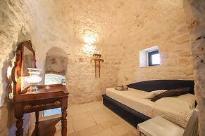 TD Trulli Albapetra Pool Olive Trees