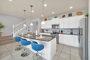 Stunning Lake View! Themed Bedrooms With Comfortable and Sophisticated