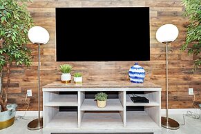 Stunning Lake View! Themed Bedrooms With Comfortable and Sophisticated