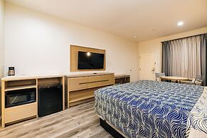 Palace Inn Blue IAH East