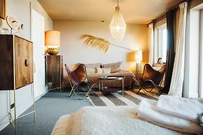 The Falcon Hotel