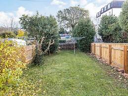 Lovely Villa 1 King 1 Double Sofa 4 Single Beds