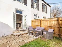 Lovely Villa 1 King 1 Double Sofa 4 Single Beds