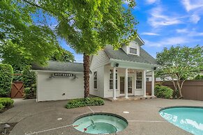 Orting Manor - Charming And Historic! 6 Bedroom Residence by Redawning