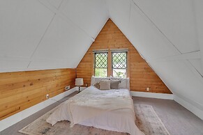 Orting Manor - Charming And Historic! 6 Bedroom Residence by Redawning