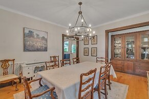 Orting Manor - Charming And Historic! 6 Bedroom Residence by Redawning