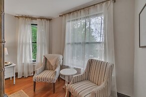 Orting Manor - Charming And Historic! 6 Bedroom Residence by Redawning