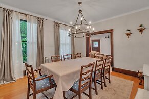 Orting Manor - Charming And Historic! 6 Bedroom Residence by Redawning