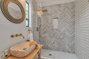 Orting Manor - Charming And Historic! 6 Bedroom Residence by Redawning