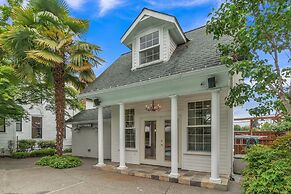 Orting Manor - Charming And Historic! 6 Bedroom Residence by Redawning