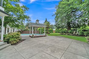 Orting Manor - Charming And Historic! 6 Bedroom Residence by Redawning