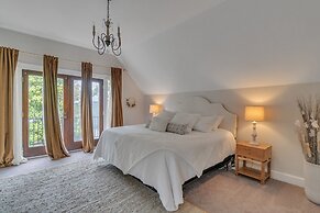 Orting Manor - Charming And Historic! 6 Bedroom Residence by Redawning