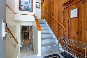 Telemark 5 4 Bedroom Condo by RedAwning