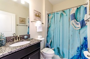 5 Bed Pool Home Multiple Bunks & Game Room! 5 Bedroom Villa by Redawni