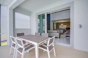 5 Bed Pool Home Multiple Bunks & Game Room! 5 Bedroom Villa by Redawni