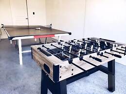 5 Bed Pool Home Multiple Bunks & Game Room! 5 Bedroom Villa by Redawni