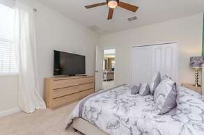 5 Bed Pool Home Multiple Bunks & Game Room! 5 Bedroom Villa by Redawni