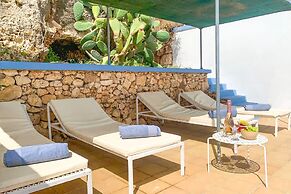 Merill Pool and Sea, charming Apart 1