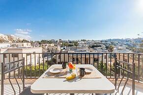 Pool and Sea, charming Merill Apart 4