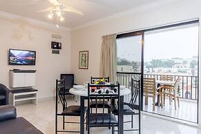 Pool and Sea, charming Merill Apart 4