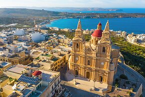 Pool and Sea, charming Merill Apart 3