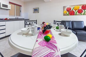 Pool and Sea, charming Merill Apart 3