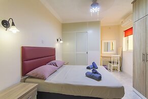 Pool and Sea, charming Merill Apart 3