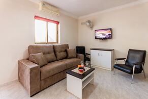 Pool and Sea, charming Merill Apart 3