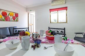 Pool and Sea, charming Merill Apart 3