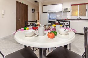 Pool and Sea, charming Merill Apart 3