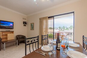 Pool and Sea, charming Merill Apart 2
