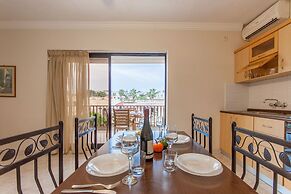 Pool and Sea, charming Merill Apart 2