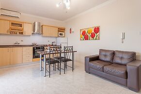 Pool and Sea, charming Merill Apart 2