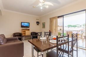 Pool and Sea, charming Merill Apart 2