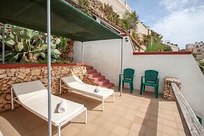 Pool and Sea, charming Merill Apart 2