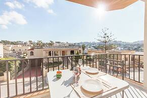 Pool and Sea, charming Merill Apart 2
