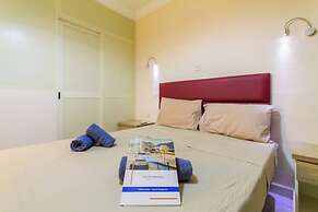 Pool and Sea, charming Merill Apart 5