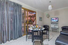 Pool and Sea, charming Merill Apart 5