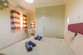 Pool and Sea, charming Merill Apart 5