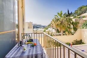 Pool and Sea, charming Merill Apart 5