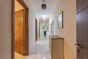 Pool and Sea, charming Merill Apart 5