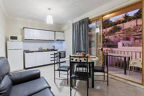 Pool and Sea, charming Merill Apart 5